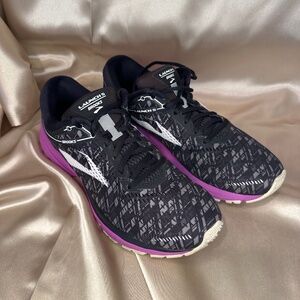 Women’s Brooks Launch 5 Running Shoes